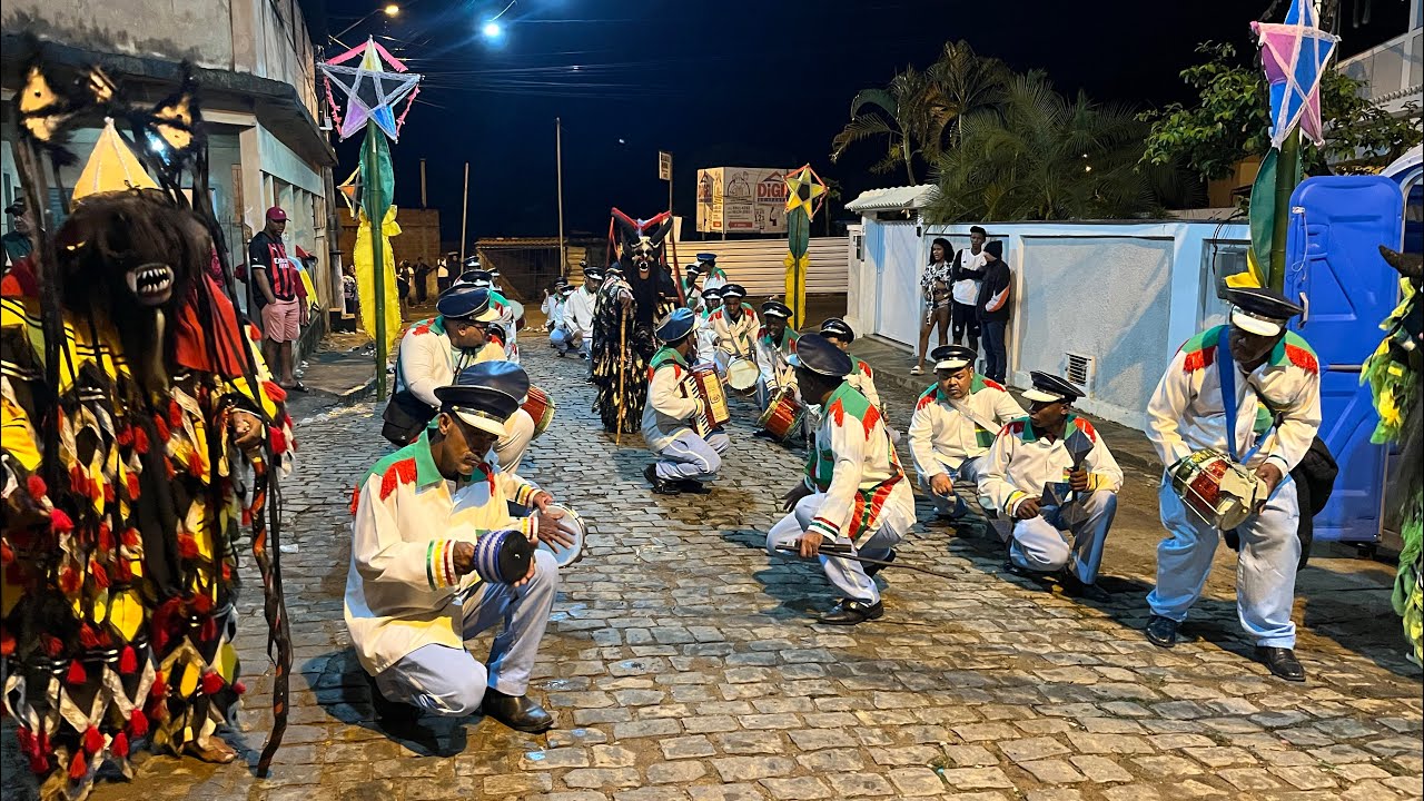 Bandeira Santa Cecília no arremate da Bandeira Santa Clara, em Itaocara. 