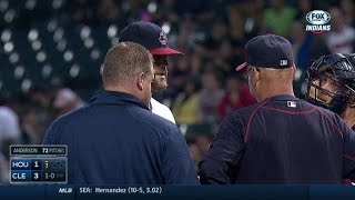 HOU@CLE: Trainer checks on Anderson in the 7th