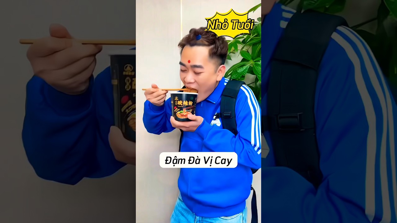 The Difference In Age When Eating Spicy Noodles! #anvat #doanvat #food #eating #shorts - youtube