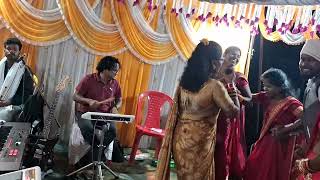 Singer.seema.tirkey.bihane.bihan.kauaa.ka.bhasha.bolela.