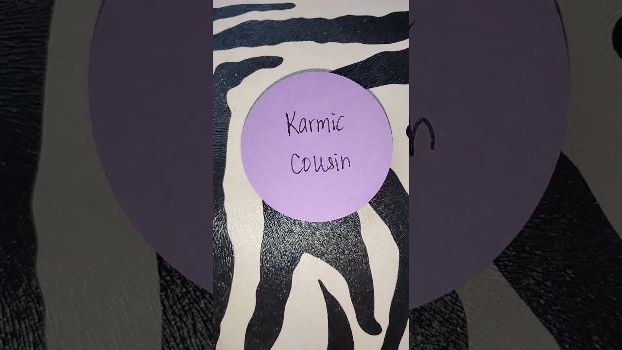 Каждый в этой ситуации окружен агентами под прикрытием.