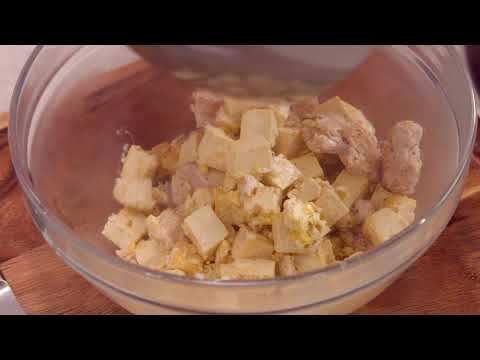 Tuoretomaatti-porkkanakeitto ja leipätikut. 
