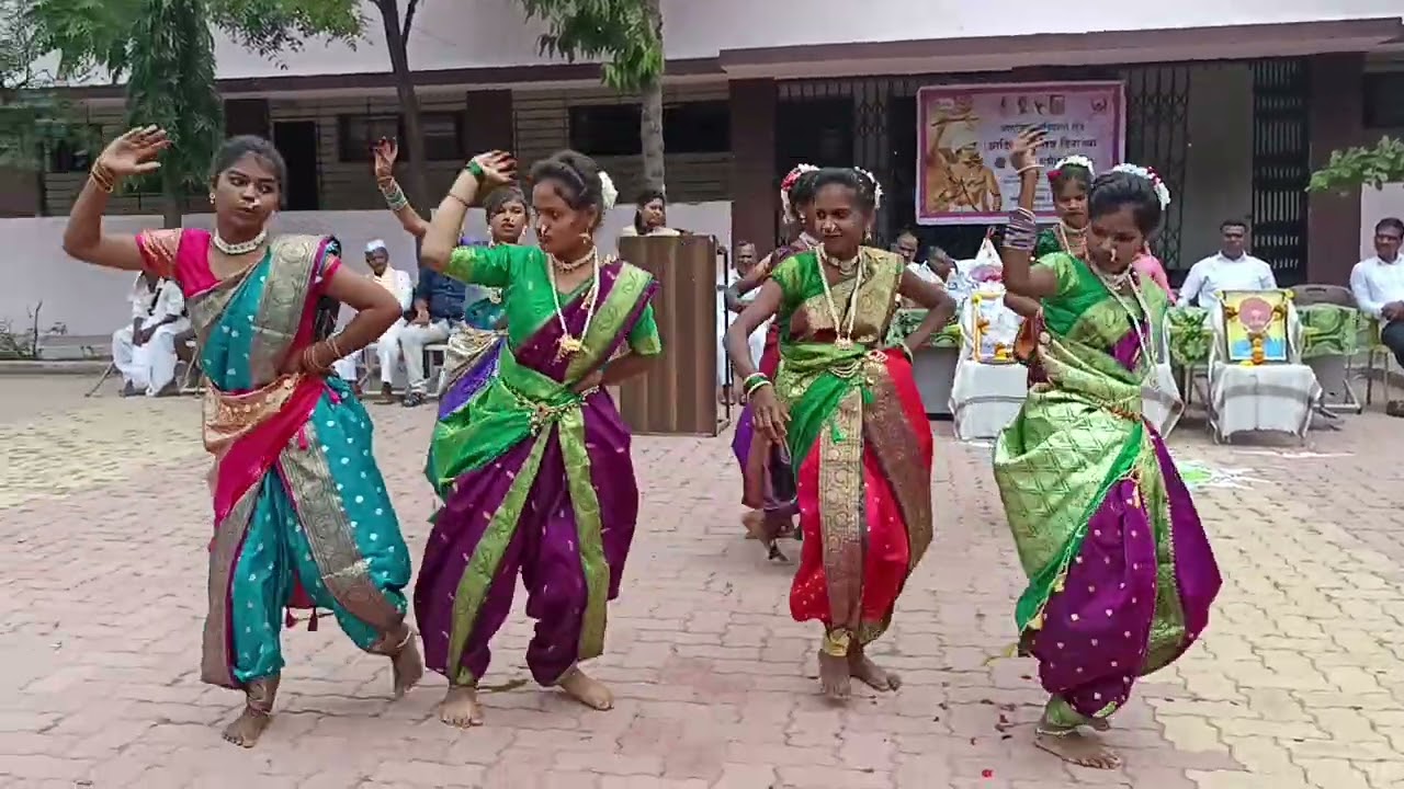 आदिवासी दिन गोंडवाना नृत्य