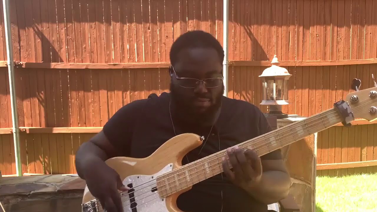 Ghanaian 🇬🇭 style of praises on the bass guitar 🎸 Daniel Arthur