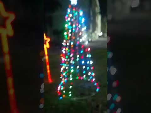 Admirando a decoração