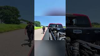 Le camion a fait demi-tour et la police est arrivée