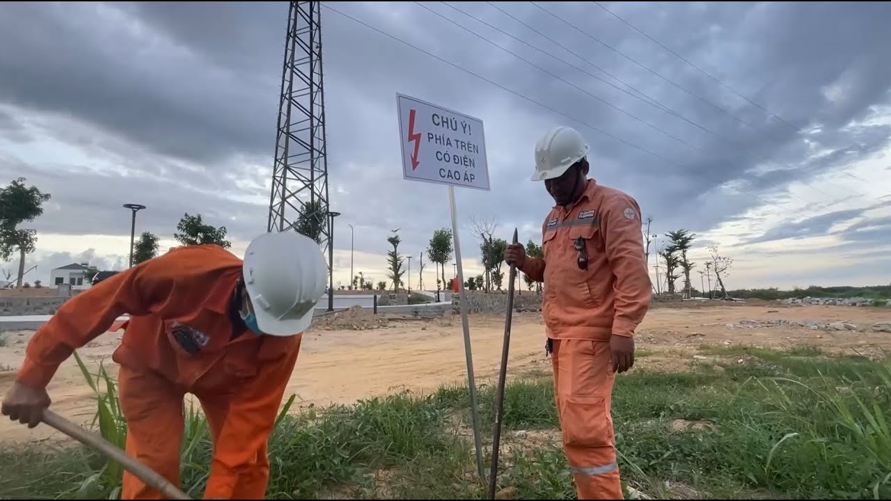 PC Quảng Ngãi: Nguy cơ cháy nổ, mất điện diện rộng từ vi phạm hành lang an toàn lưới điện