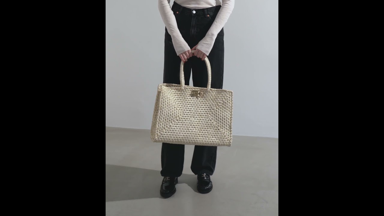 Ferragamo | The studio raffia large bag | Savannahs