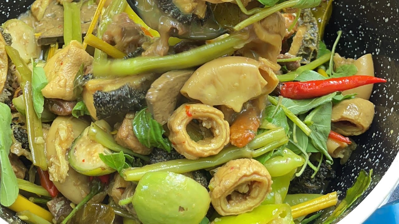 របៀបស្លរសម្លរម្ជូរព្រៃពោះគោ ពិតជាពិសេសមែន/ CookingMuching/ Khmer food 2024