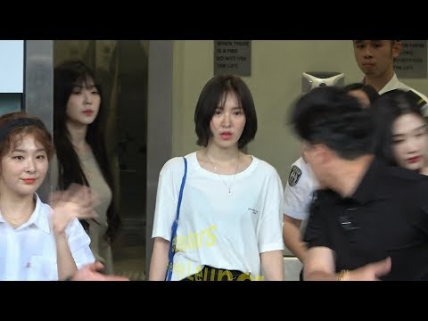 Red Velvet(레드벨벳) (レッドベルベット) Arrived Hong Kong Airport 20190729 @520stars