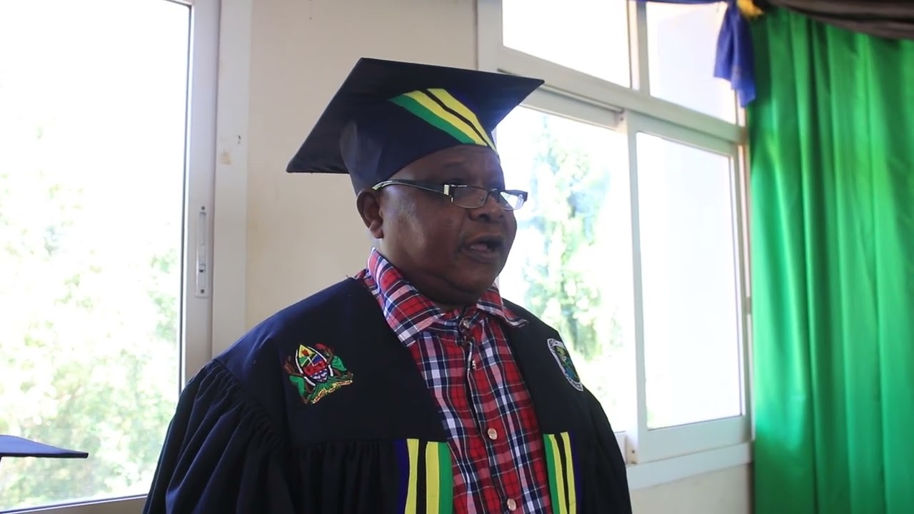 KATA YA MBARAMO:DIWANI WA KATA YA MBARAMBO ATOA MAZITO JUU YA BARABARA YA KM 1 KATA YA MBARAMO;