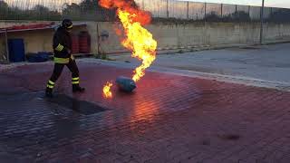 Vigili del Fuoco - Spegnimento bombola Gas. Vigilidelfuoco