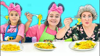Ruby and Bonnie make healthy noodles with cooking toys