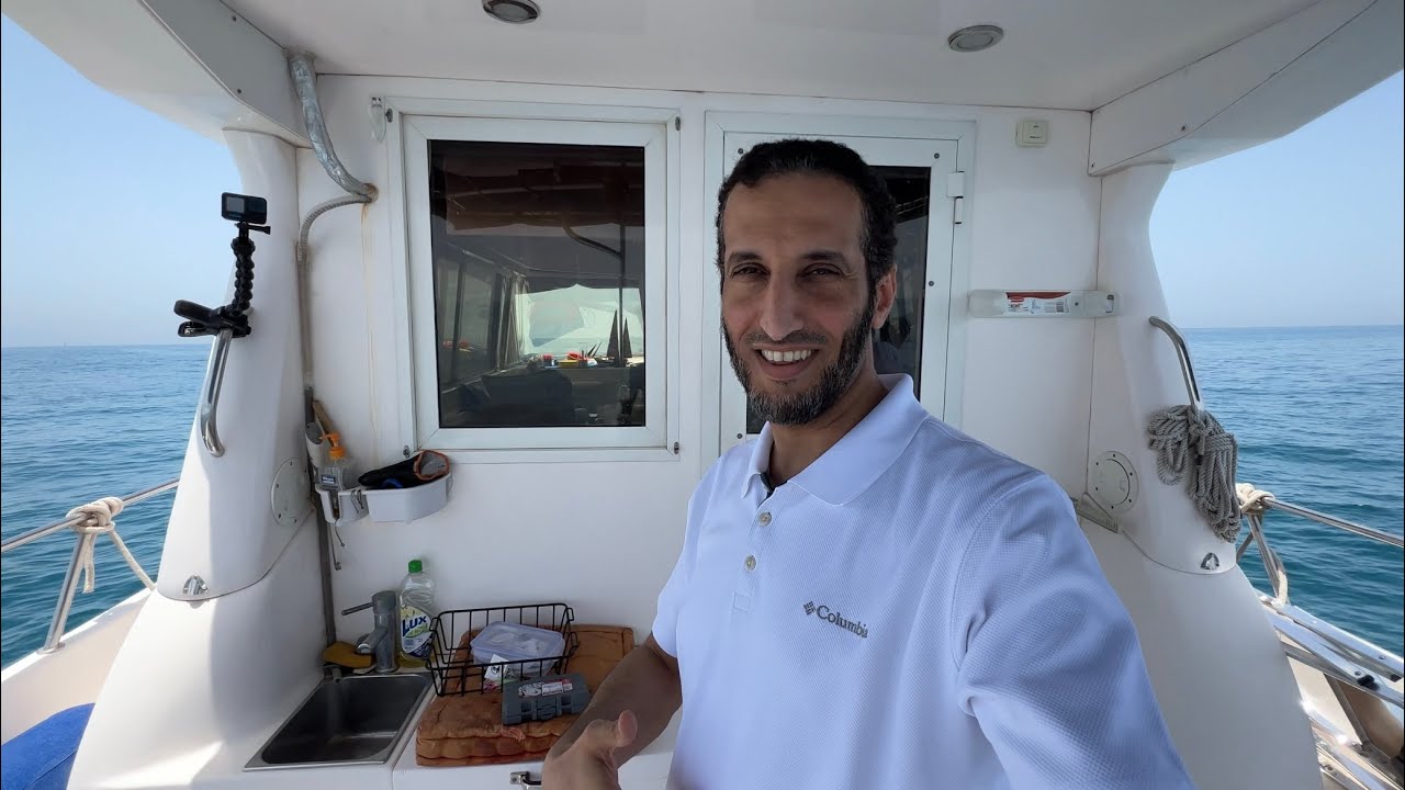 كشته في بحر الكويت مع عش الحمامه 😄