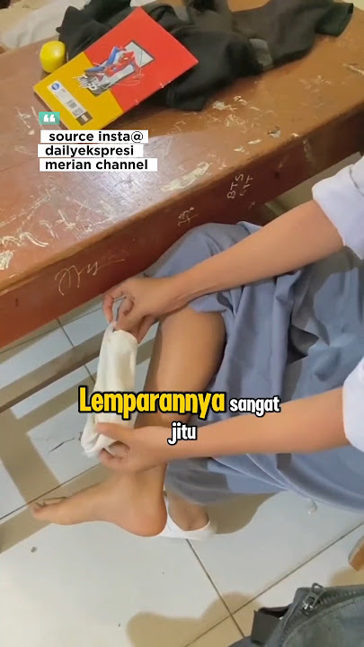 prank kaos kaki bau 🤣 #prank #shorts #kaoskaki #lucu #putihabuabu  #beranda