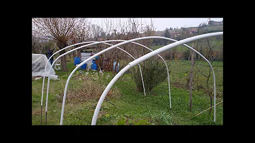 Come si fa una piccola serra fai da te?