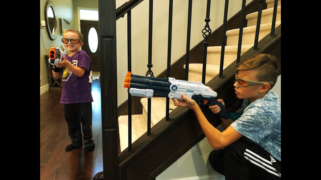 Nerf War: Xshot Vigilante Battle! - YouTube