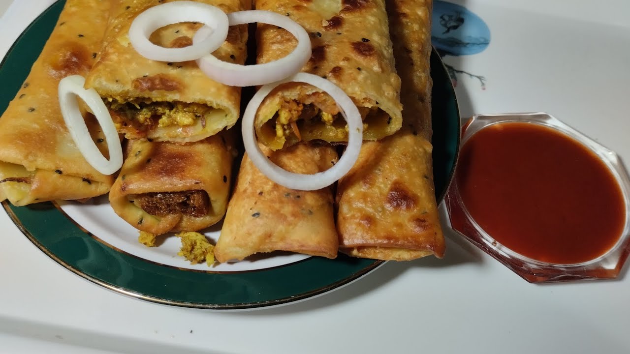 অসম্ভব মজার এবং খুবই সহজ চিকেন রোল রেসিপি 