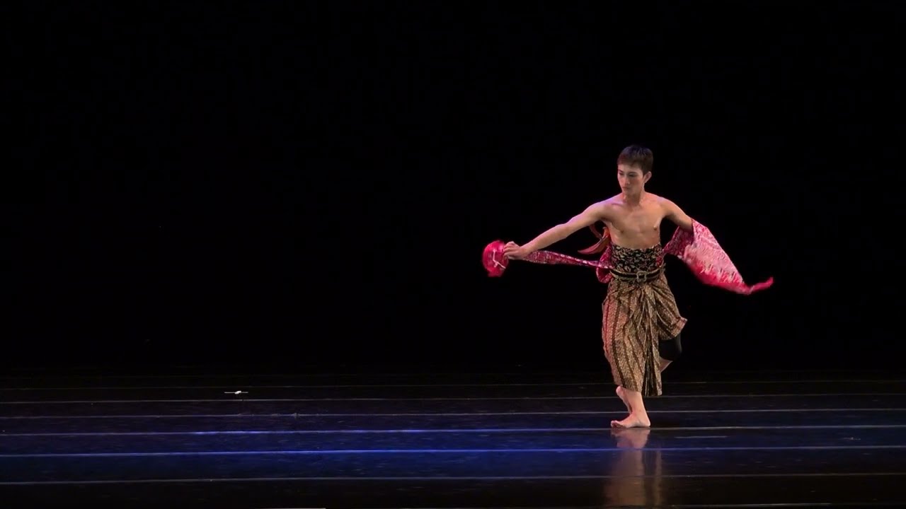 Tari Rantaya Putra Alus II             (Sekarinonce). Gaya Surakarta.