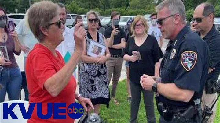 RAW: Protestors confront San Marcos police chief a...