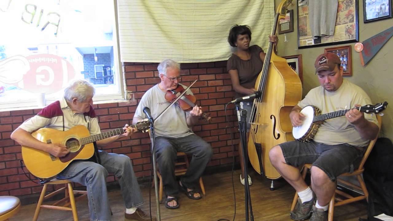 Giles Mountain String Band on WNRV Jamboree: Dean Reed's Favorite