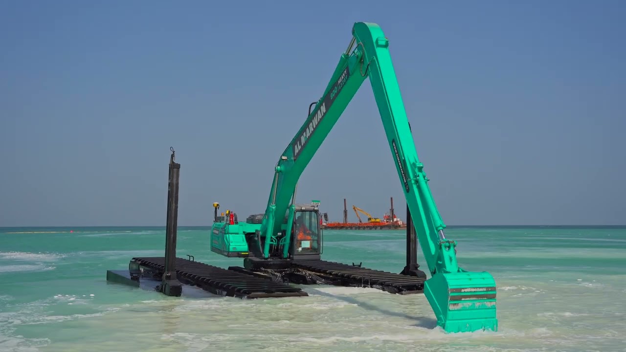 Medium Amphibious Excavators, 38 ton, 17 meters Boom in Action