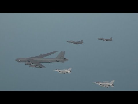 South Korea, US hold joint air drills over Yellow Sea - YouTube