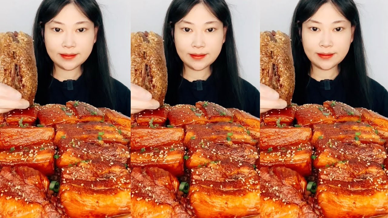 The pork belly with chili sauce is really delicious.