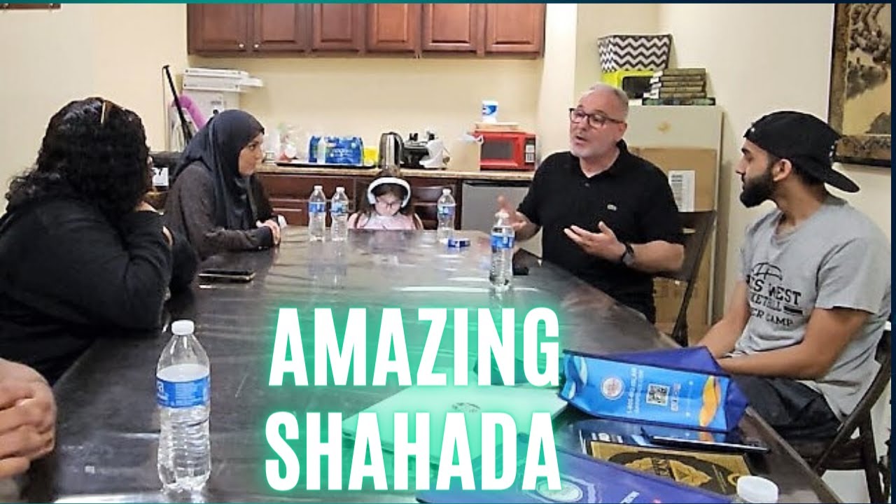 German man gives dawah to a Hispanic lady - See what happened next...