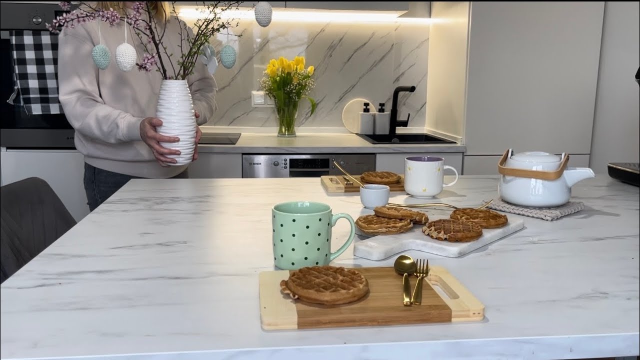 Giornata accogliente a casa. Vita semplice. Waffle/polpette di ceci -vegani