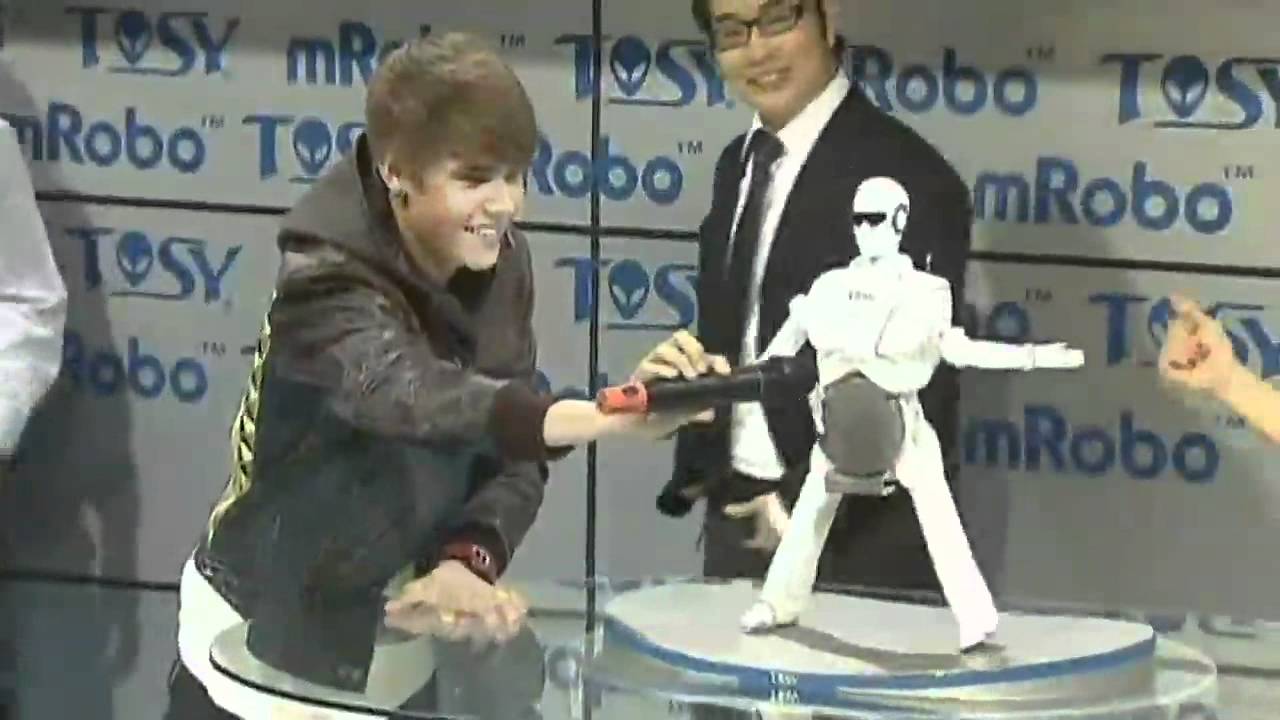 CES: Justin Bieber with dancing robot