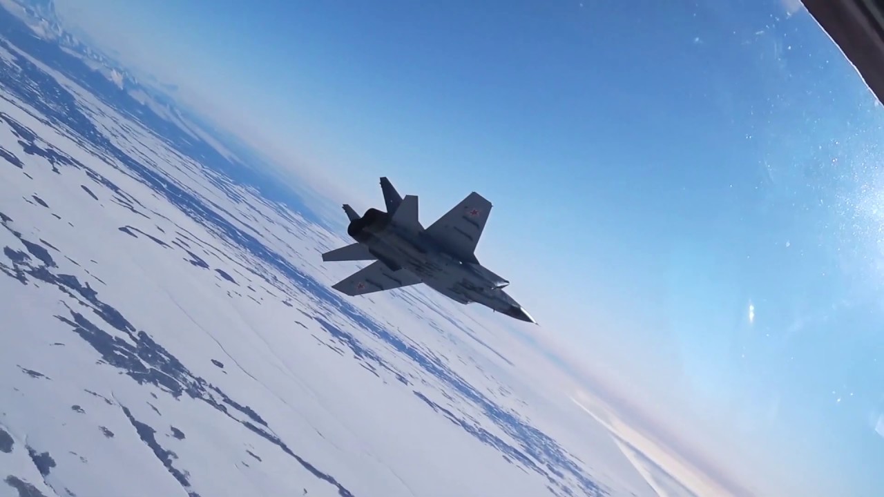 Учебный перехват самолета Ил-38 истребителем МиГ-31 Тихоокеанского флота над Камчаткой