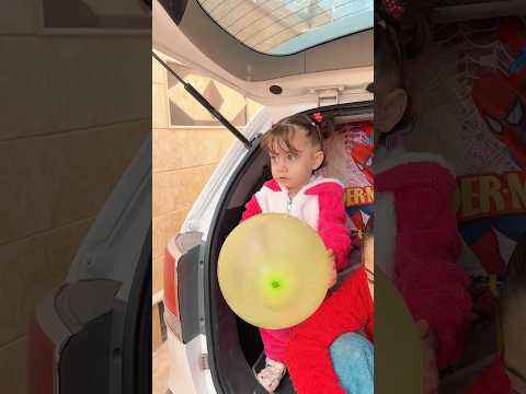 سوسو ممنوع تنزلي من السيارة و معك بالون