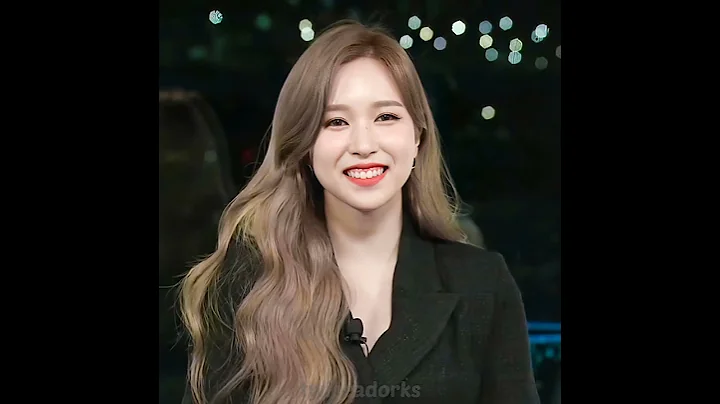 just mina suddenly showing up with her brown hair and making onces start crying