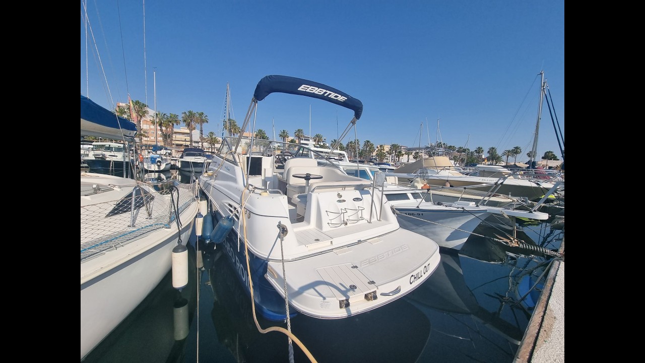 ⁣Ebbtide 2500 Mid Cabin Cruiser (Arranque de motor)