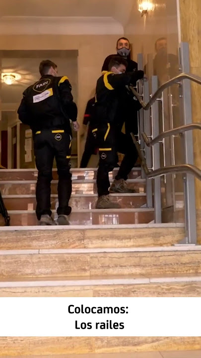 Montaje de un salvaescaleras.