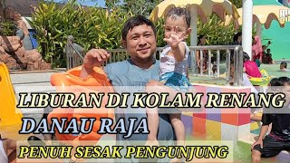 Kolam Renang Danau Raja Penuh Dengan Pengunjung