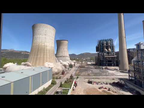 Demolición de las torres de la Térmica de La Robla