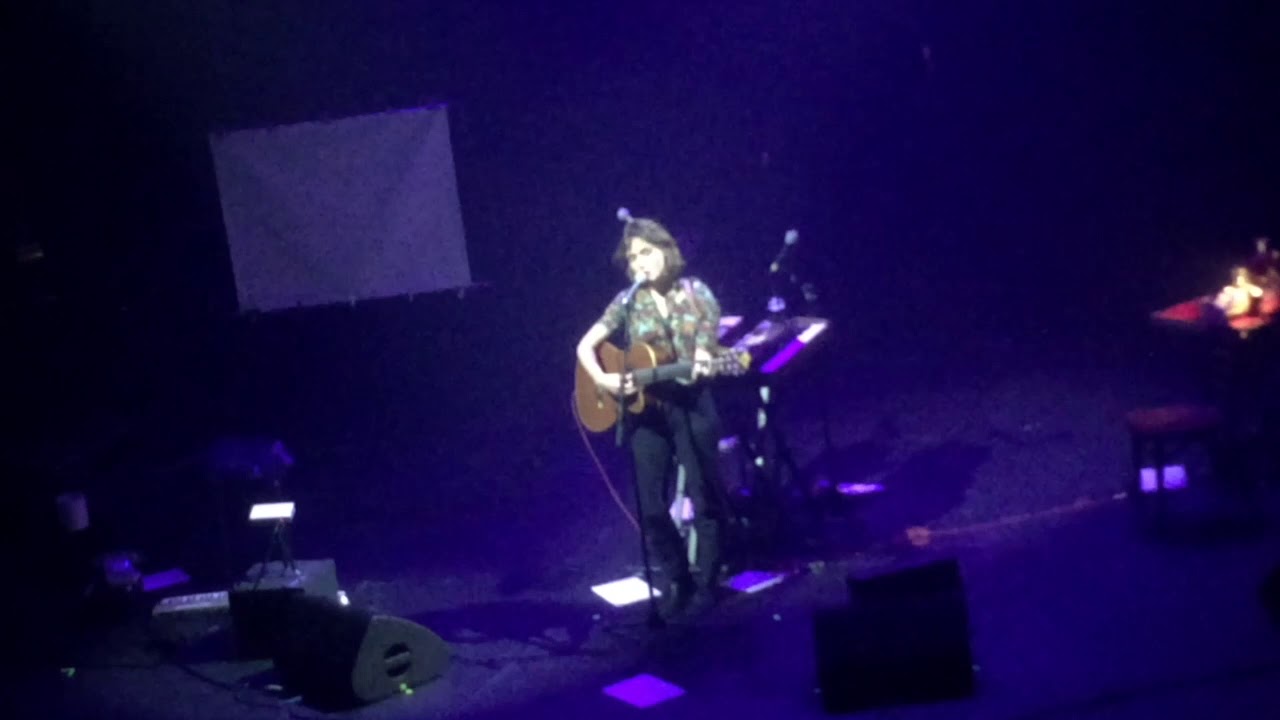 Clio en concert à la Cigale 2020, petit extrait de " Eric Rohmer est mort" en hommage au