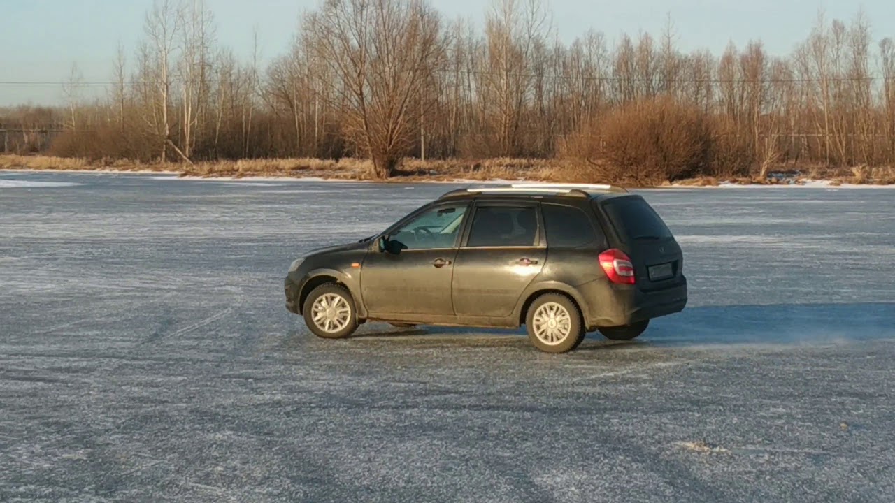 Дрифт - покатушки по льду озера на "Калине" - YouTube