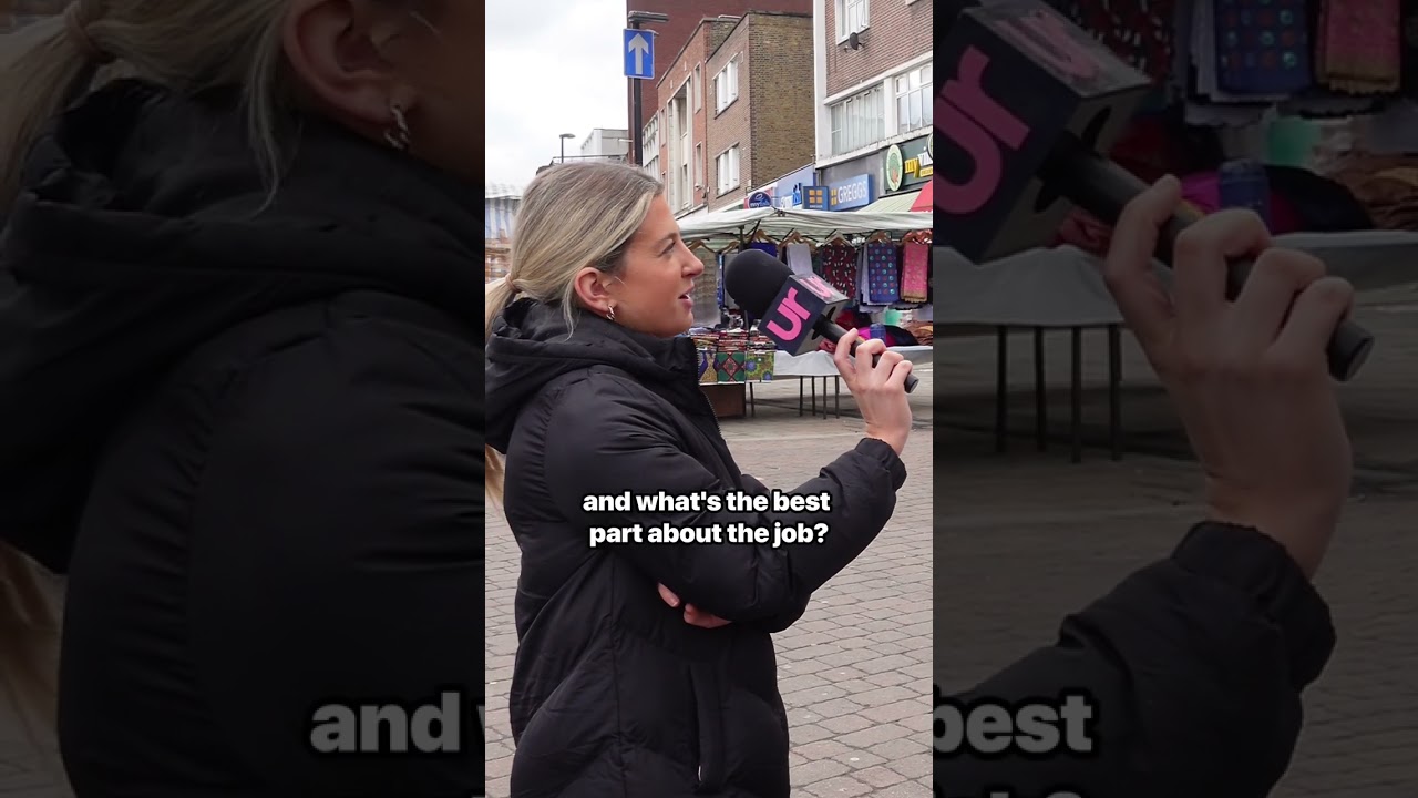 How much does a Police Officer earn in London, England?  