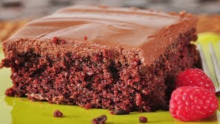 Recipe here: http://www.joyofbaking.com/chocolatecake.html stephanie
jaworski of joyofbaking.com demonstrates how to make a homemade
chocolate cake. want q...