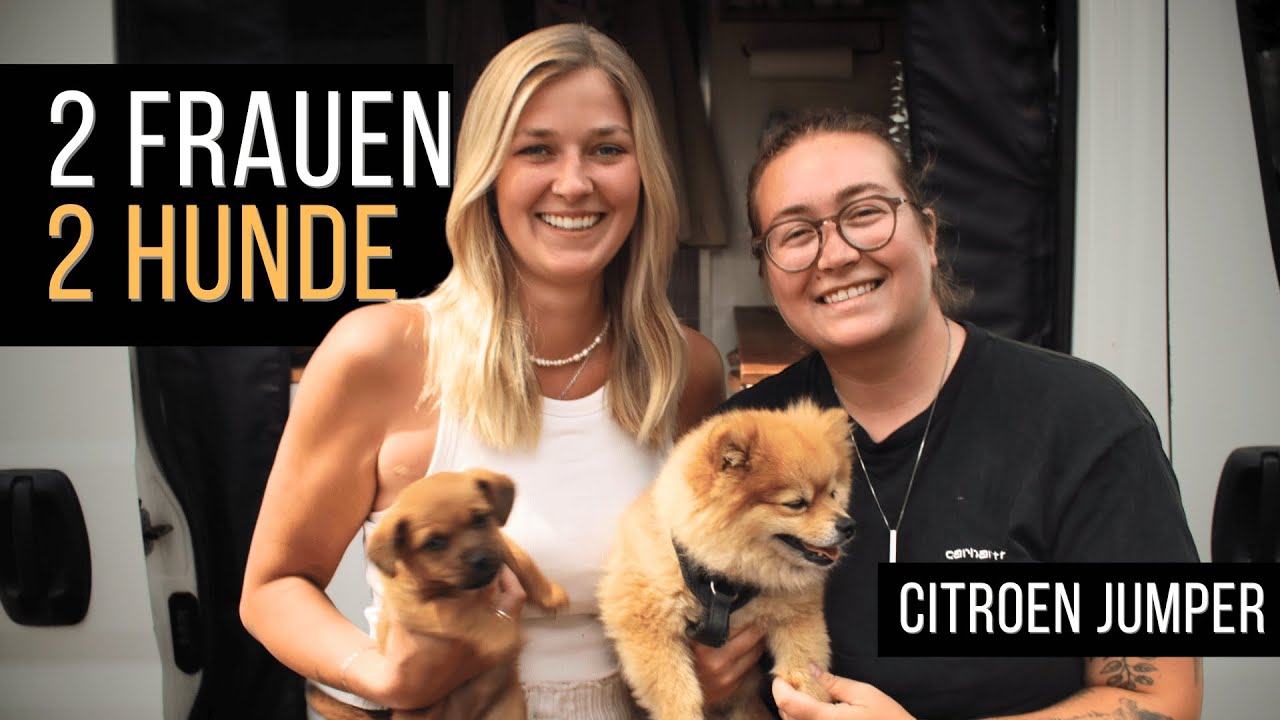 Junges Frauenpaar lebt mit 2 Hunden in kleinem Campervan und hat alles in Deutschland aufgegeben