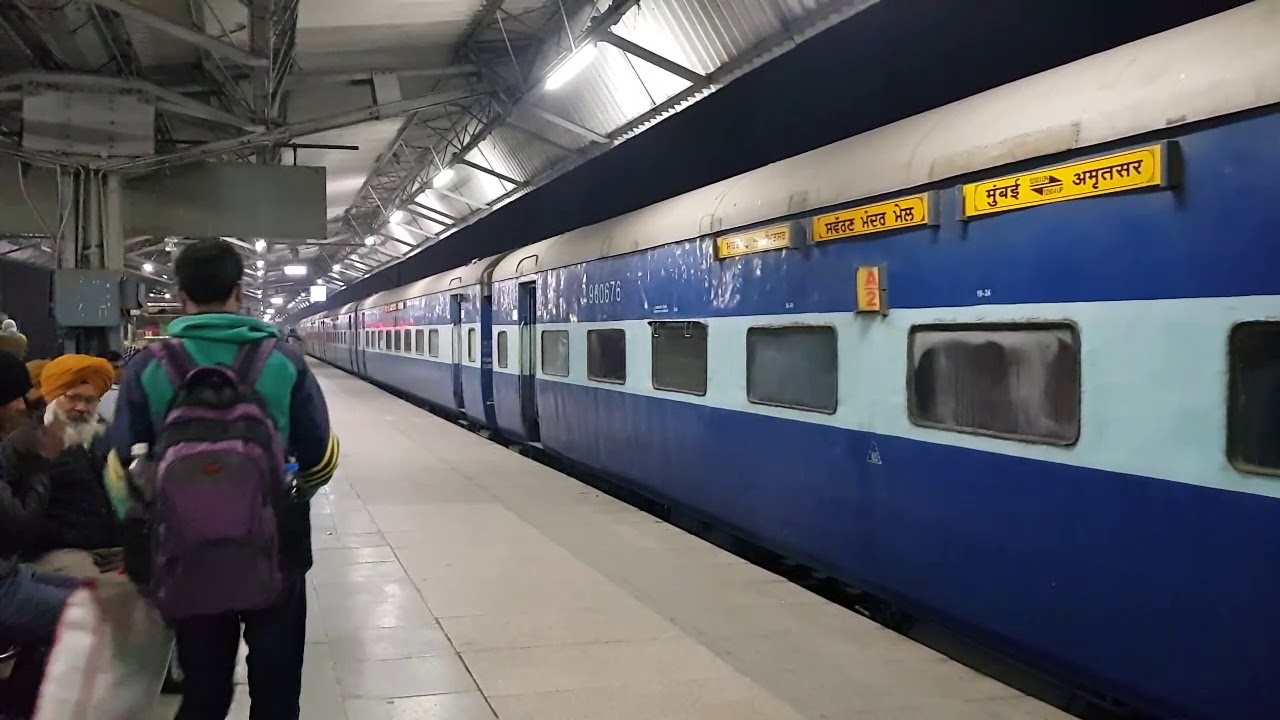 Golden Temple Mail (12904) from Amritsar to Delhi (Hazrat Nizamuddin)-India 印度 (January 2019)