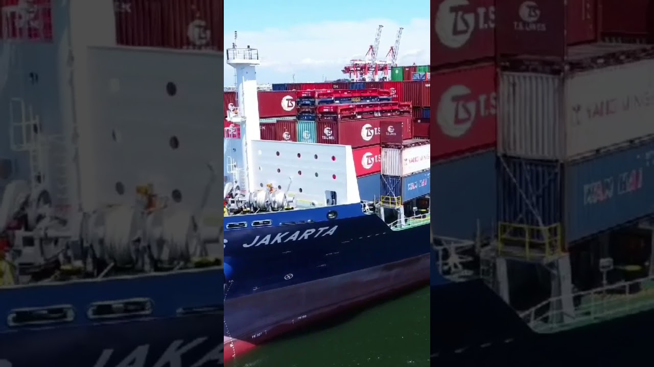 CONTAINER SHIP TS JAKARTA