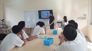 Giáo Viên Hàn Quốc Dạy Lập Trình Về Mô Hình SCIENCE BOX cho các bạn học sinh lớp 11