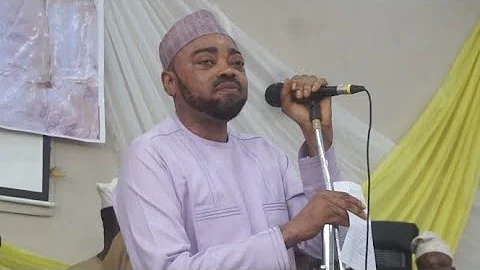 TOP ISLAMIC SINGER, SAOTY-AREWA THROWS SHADE AT POLITICIANS
