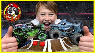 Monster Jam Toy Trucks  GRAVE DIGGER vs MEGALODON Freestyle Arena & Racing COMPILATION