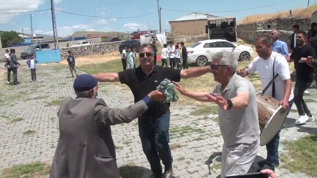 BARBAŞINDAKİ DEDENİN MAŞALLAHI VAR !!! Digor Nexşan (kocaköy) köyü düğünü Grup Zilan