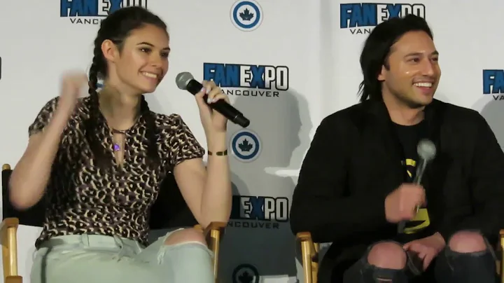 JESSE RATH & NICOLE MAINES (Supergirl) - Fan Expo ...